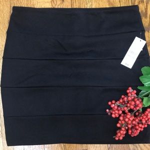 5/$25 NWT black skirt